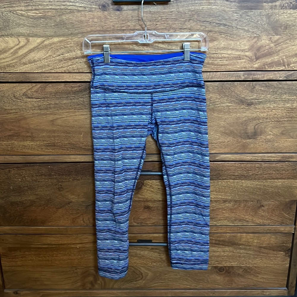 Lululemon Blue Patterned Capri Leggings